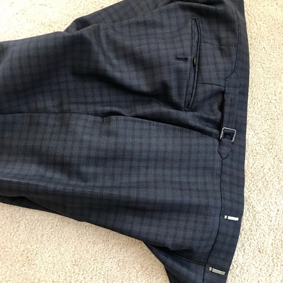 TOM FORD SUIT - Picture 8 of 12